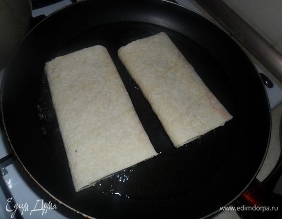 Обжарьте на растительном масле с двух сторон.