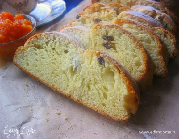 Готовую плетенку немного остудить и присыпать сахарной пудрой.