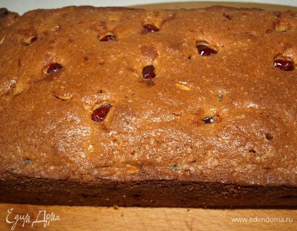 Готовый кекс достаем, даем остыть в форме. 