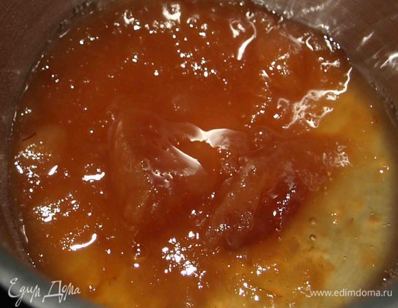 Любой джем, яблочный или абрикосовый подогреть.