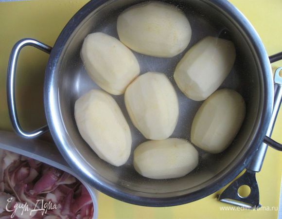  Помыть, очистить. Положить в  холодную воду. 
