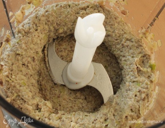Оставшуюся грибную смесь измельчить в процессоре.