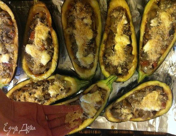 Посыпать тертым сыром и в духовку на 20 мин.