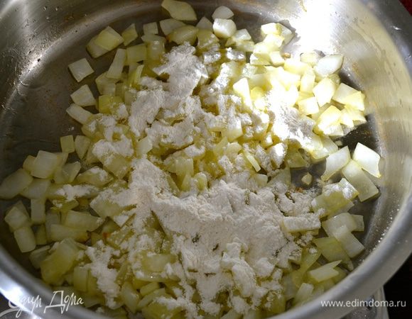 Добавить ложку муки и перемешать...