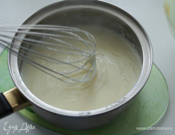 Затем поставить на плиту и помешивая довести крем до густого  состояния. Остудить.