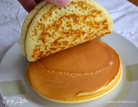 Готовые панкейки сложить стопочкой... А вот такие они получаются с другой стороны...