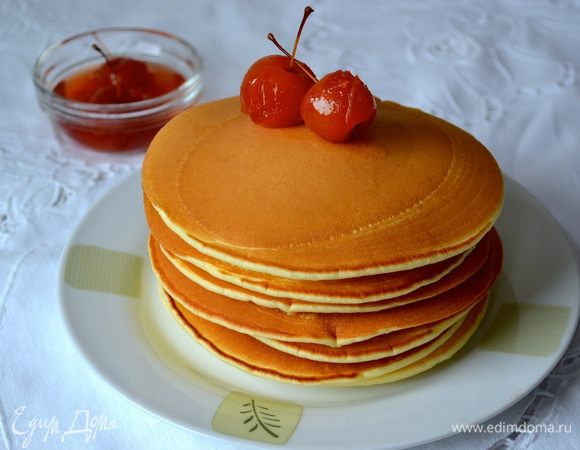 Подавать на стол, полив растопленным маслом или шоколадом, медом, кленовым сиропом, глазурью, вареньем, да всем, чем Вашей душе угодно! Приятного! )))