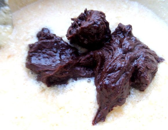 Перекладываем в яичную массу.