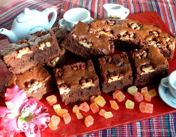 Ароматный,остро пахнущий шоколадом,мягкий брауни готов к Вашей дегустации,друзья!!!!