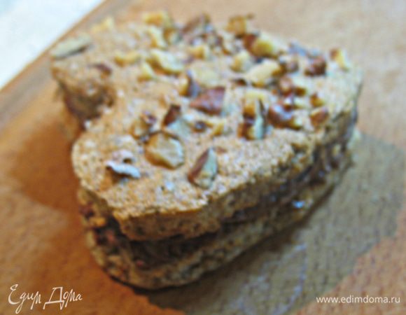 Сверху положить сердечки с орехами. Слегка прижать. 