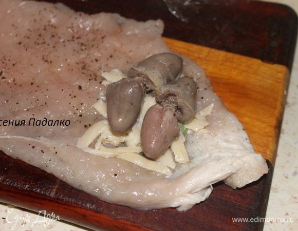 .. сверху 4 сердечка..