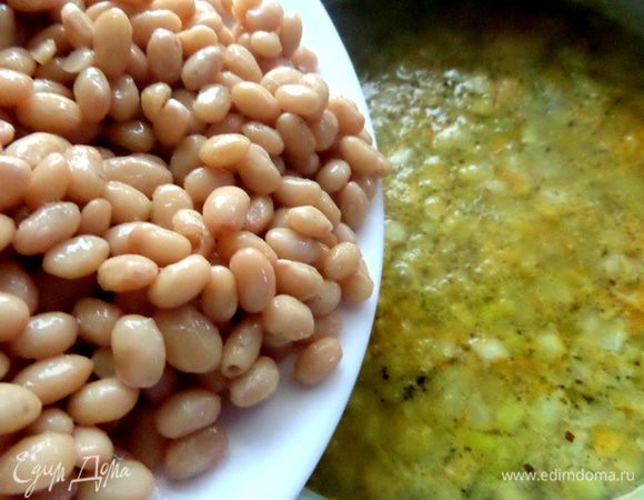 Засыпаем в самую последнюю очередь (также можно взять консервированную из банки).