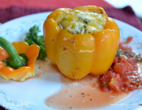 Достать из духовки , снять крышку , сверху выложить сыр натертый, вернуть в духовку на 5 мин. Подаем со сметаной по желанию. Приятного аппетита.
