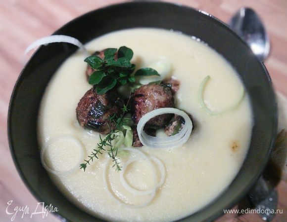 Мясные шарики пожарить, подавать горячим. Приятного аппетита! 