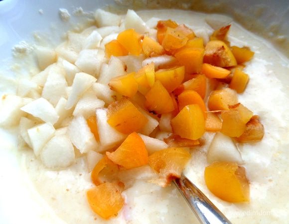 Отправляем в тесто,перемешиваем. Даём тесту немного постоять.