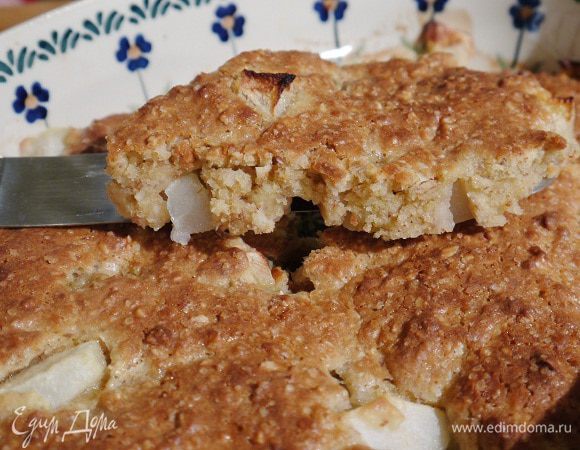 Выпекать пирог в разогретой духовке 25 минут.