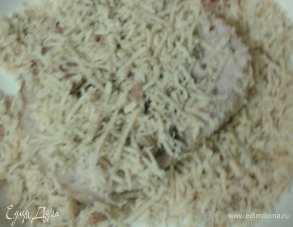 P.S.
Если рулет остался на следующий день , то его можно нарезать  и пользуясь такой же панировкой обжарить на сковородке.