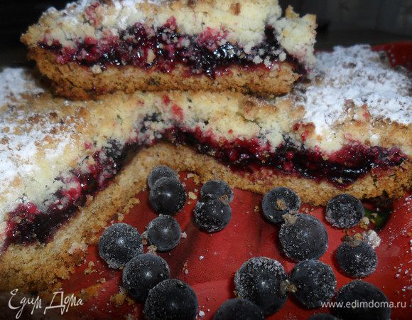 Выпекать в духовке 20-30 минут. Дать остыть в форме около 15 минут. Посыпать сахарной пудрой. 