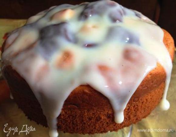 Готовый торт заливаем кремом.
Или разрезаем на пирожные и заливаем кремом каждое отдельно.
При желании можно притрусить сверху какао, тертым шоколадом или измельченными орехами.