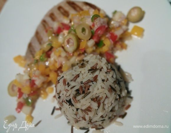 Подавала со смесью риса басмати и дикого красного риса. 