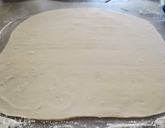 Раскатываем лист достаточно тонко.