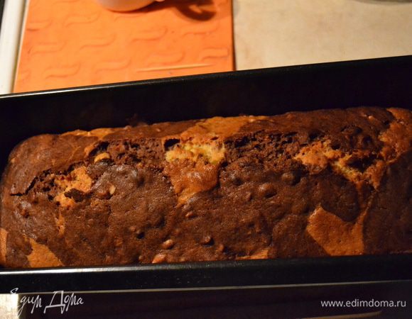 Вторую часть смешиваю с цедрой апельсина и грецкими орехами.