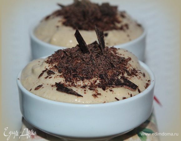 На самом деле здесь для творчества - непочатый край. Можно желток добавить в творожную смесь и взбить все вместе, можно кофейный ликер добавить или другой какой алкоголь, можно добавить орешки...Но мне захотелось именно так: чем проще, тем лучше. СМАЧНОГО! 