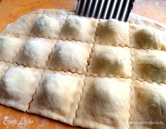 Я ещё для красоты прижала своим любимым ножичком для картофеля фри "зигзаг".