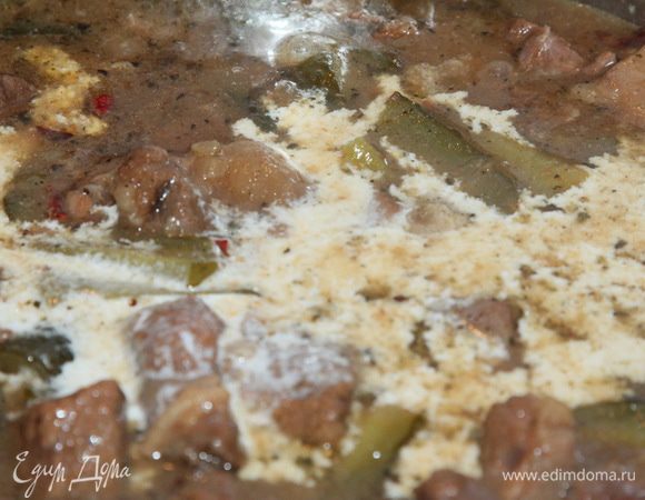 Теперь вливаем сливки.