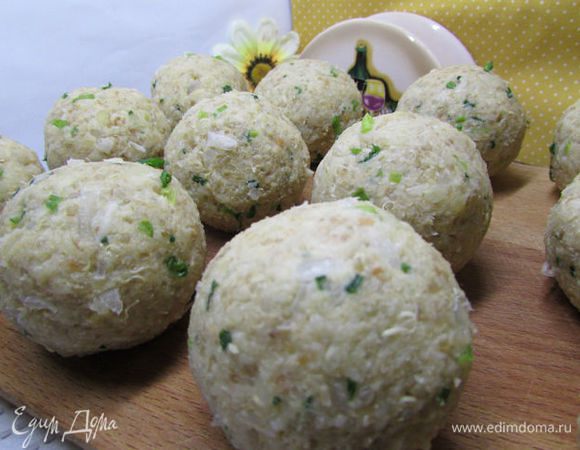 Через 2 часа формовать из смеси колобки, у меня поучилось 16 штук по 75 грамм.