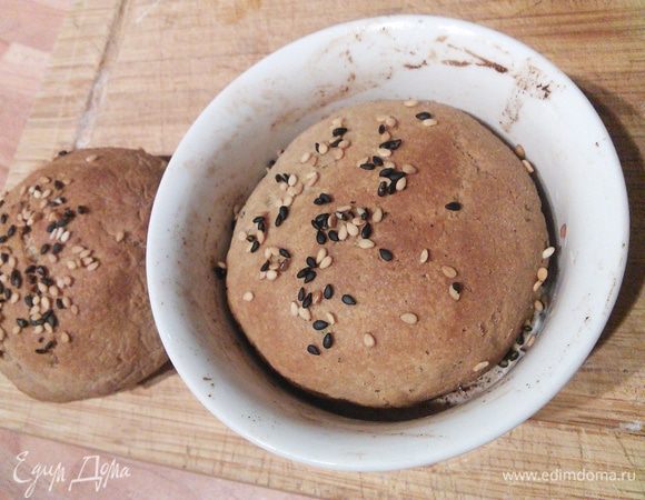 Разогрейте духовку до 250°, снизьте температуру до 230°, выпекайте под крышечкой 10 мин, снимите крышки и выпекайте ещё 20 мин. 