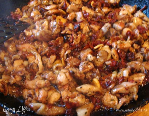 Курицу обжарить в течении 5-7 минут.