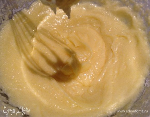 Растопить шоколад и добавить в смесь.