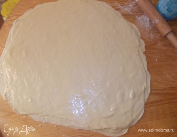 Положить сверху второй,также смазать и третий и тоже смазать маслом.