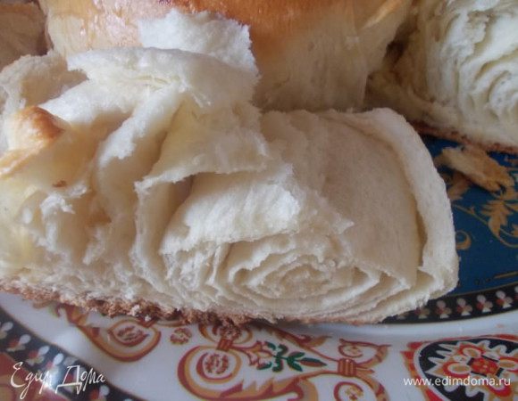 Вот так я его и кушаю,разбирая руками на листочки тончайшего и воздушного  пирога! Приятного всем аппетита!!!