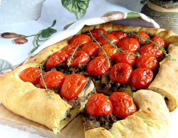 Подавать пирог сразу же, горячим. Приятного аппетита!