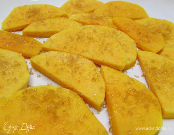 ... дать постоять 1час 30 минут, чтобы тыква дала сок. Затем отправить в разогретую духовку (180 градусов). Запекать до готовности тыква, за 10 минут до готовности, смазать тыкву размягченным сливочным маслом.