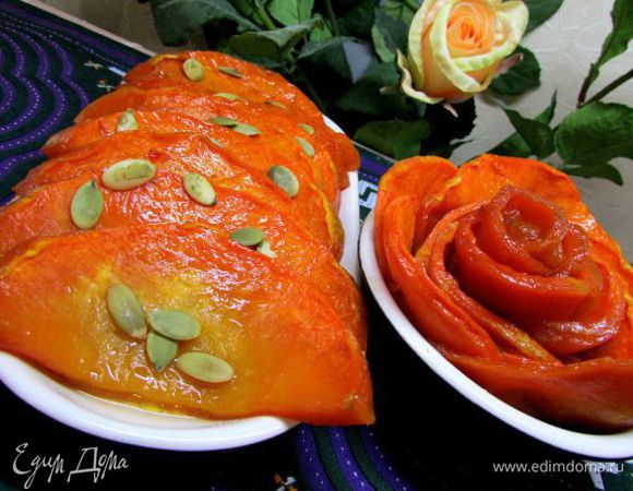 Подавать теплой. Перед подачей посыпать тыкву сахарной пудрой и обжаренными семечками тыквы. Наслаждайтесь!
Приятного аппетита!