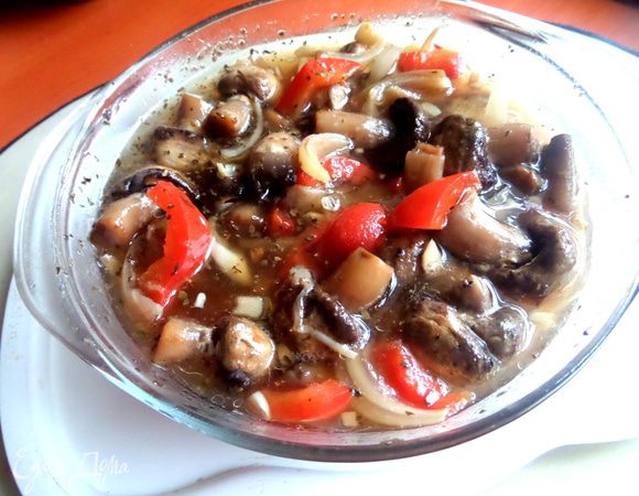 Накрываем крышкой,оставляем на столе до остывания и убираем на ночь в холодильник!