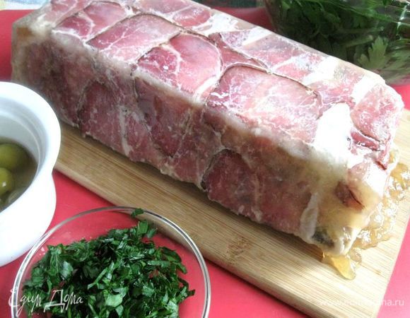 Вынуть из холодильника. Аккуратно перевернуть форму.
