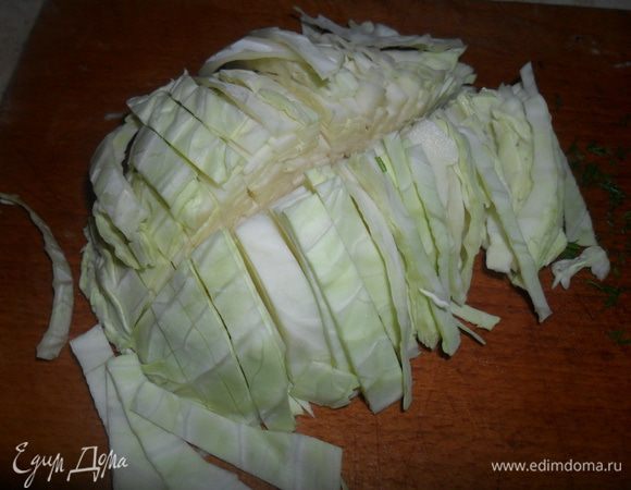 Кинуть в кипящую воду картофель и варить 10 минут. Затем добавить тыкву и крупно порезанную морковь варить еще 7 минут, добавить капусту которую тоже крупно нарезать проварить еще 7 минут. Затем ввести лук, посолить, поперчить и варить еще 5 минут. Готово!! Кормим деток!!!