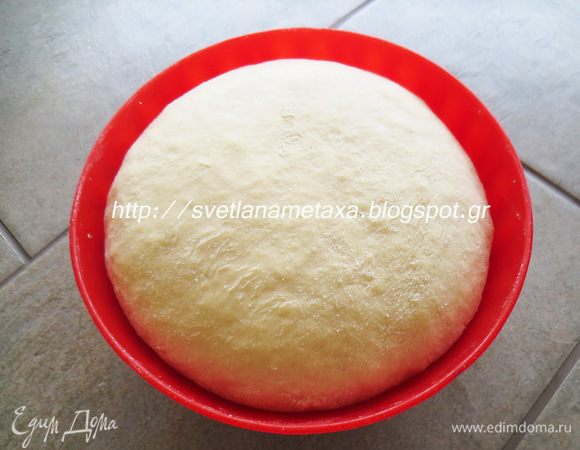 Накрыть тесто полотенцем и оставить в теплом месте на 1.5 часа. Тесто должно увеличиться в объеме.