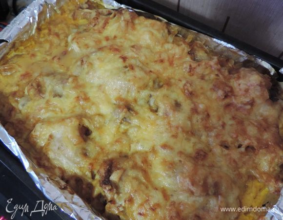 Запекаем в разогретой до 200 градусов духовке 35-40 минут. Следите, чтоб сыр не подгорел.