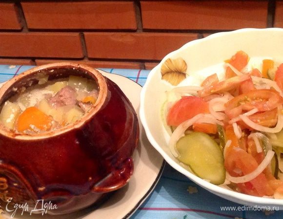 На мой взгляд к борщу со сметаной и чесноком они идут в идеале... Но я подавала к жаркому в горшочках... Субботний обед :-)
Приятного вам всем аппетита ! :-)