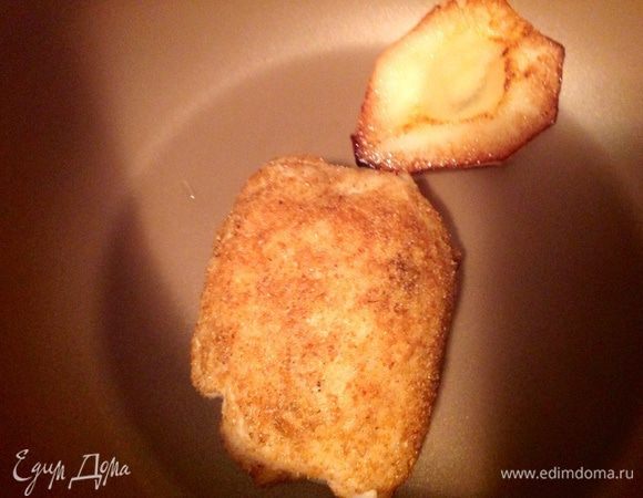 Обжаренный рулет и грушу надо протушить 20 мин ... Я это делала в мультиварке, режим тушить 20 мин., но сделать это можно и в казане и в духовке.