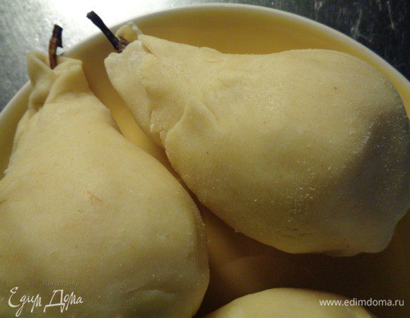 Обвернуть тестом каждую грушу.