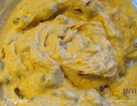 Вводим клюкву и еще раз перемешиваем.
