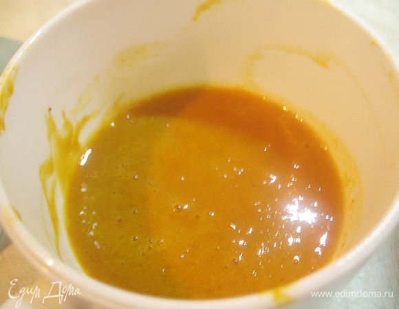 Облепиховое кремю. 
Облепиху провариваем в небольшом количестве воды и сахара до мягкости. Разбиваем погружным блендером и перетираем через сито. 