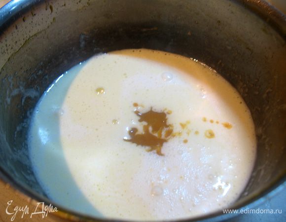 Сливки, облепиховое пюре (30 г), можно добавить пару капель лимона нагреваем на медленном огне до кипения (не кипятим). 