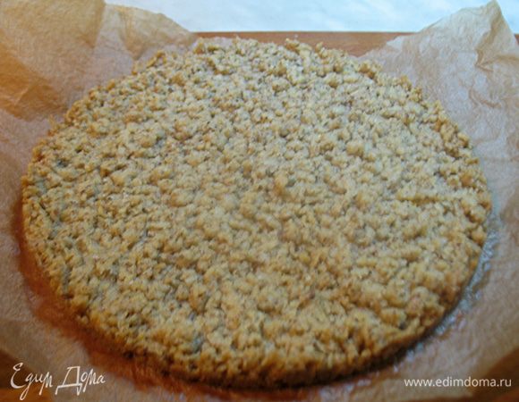 Взять форму диаметром 17. Натереть на терке замороженный крамбл и выложить равномерно в форму. Разровнять но не придавливать.
Выпекать в предварительно разогретой до 160 градусов духовке 15-20 минут. 
Оставить охлаждаться ночь. 